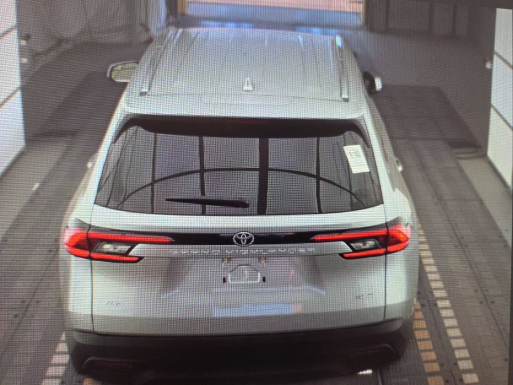 Used 2025 Toyota Grand Highlander AWD image 6