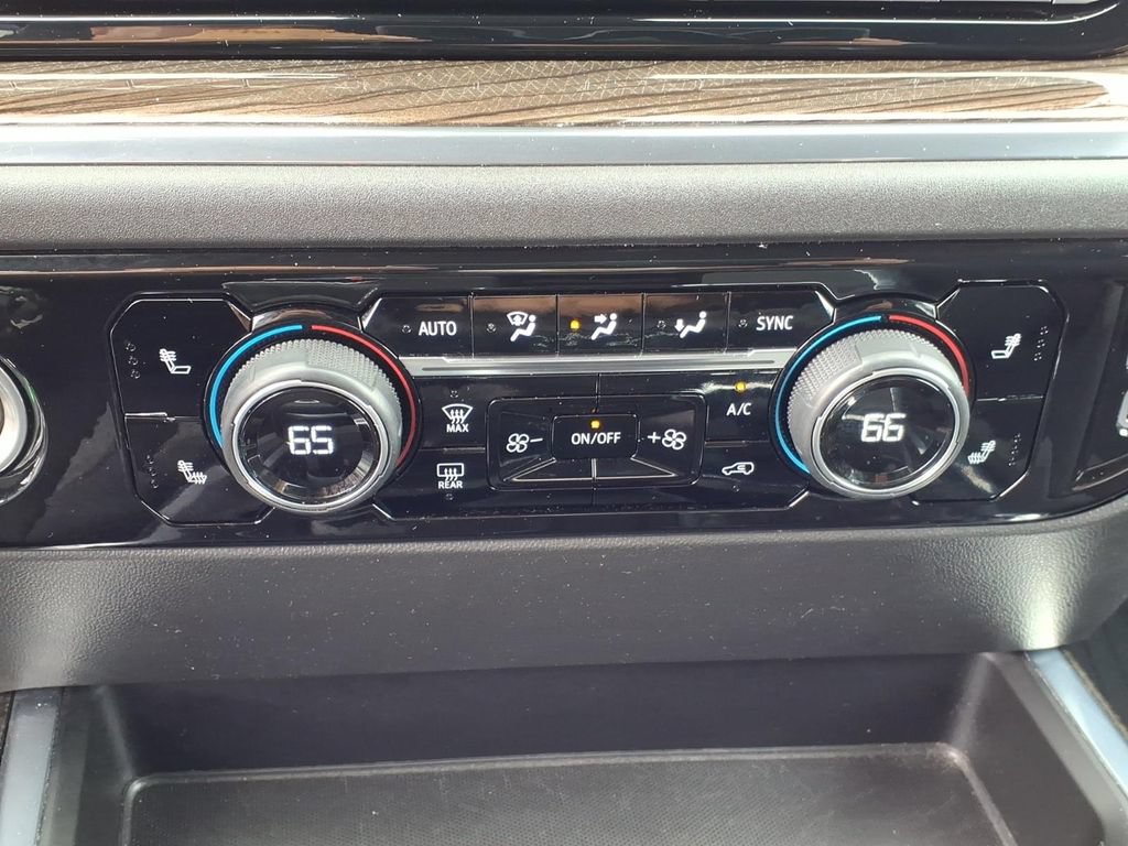 Used 2022 Chevrolet Silverado 1500 LT AWD/4WD image 7