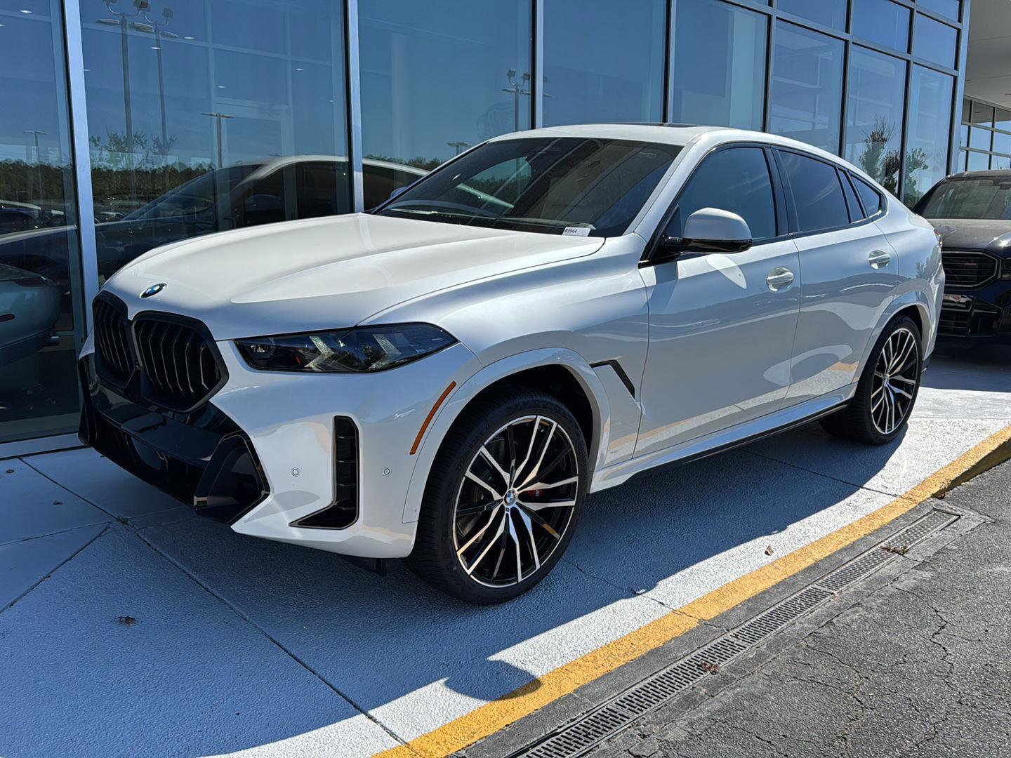 New 2026 BMW X6 xDrive40i w/ Executive Package image 2