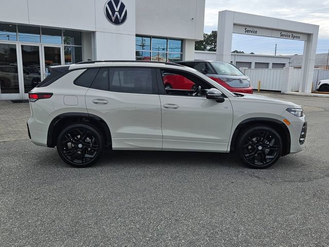 New 2026 Volkswagen Tiguan SE R-Line image 14