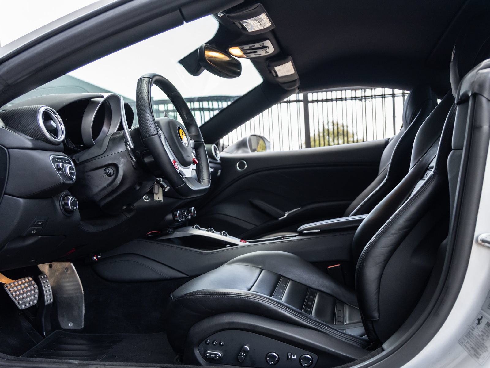 Used 2015 Ferrari California T RWD image 24