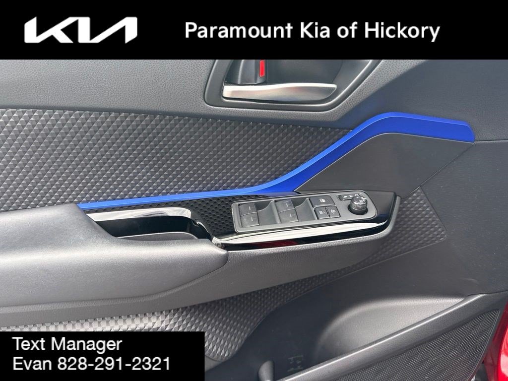 Used 2021 Toyota C-HR XLE FWD image 15