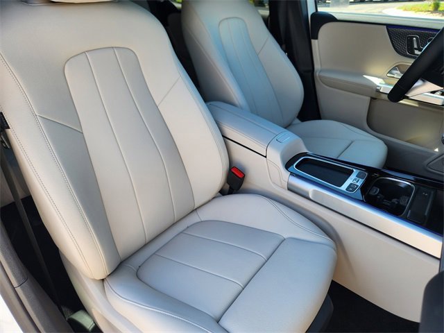 Certified 2025 Mercedes-Benz GLB 250 4MATIC image 15
