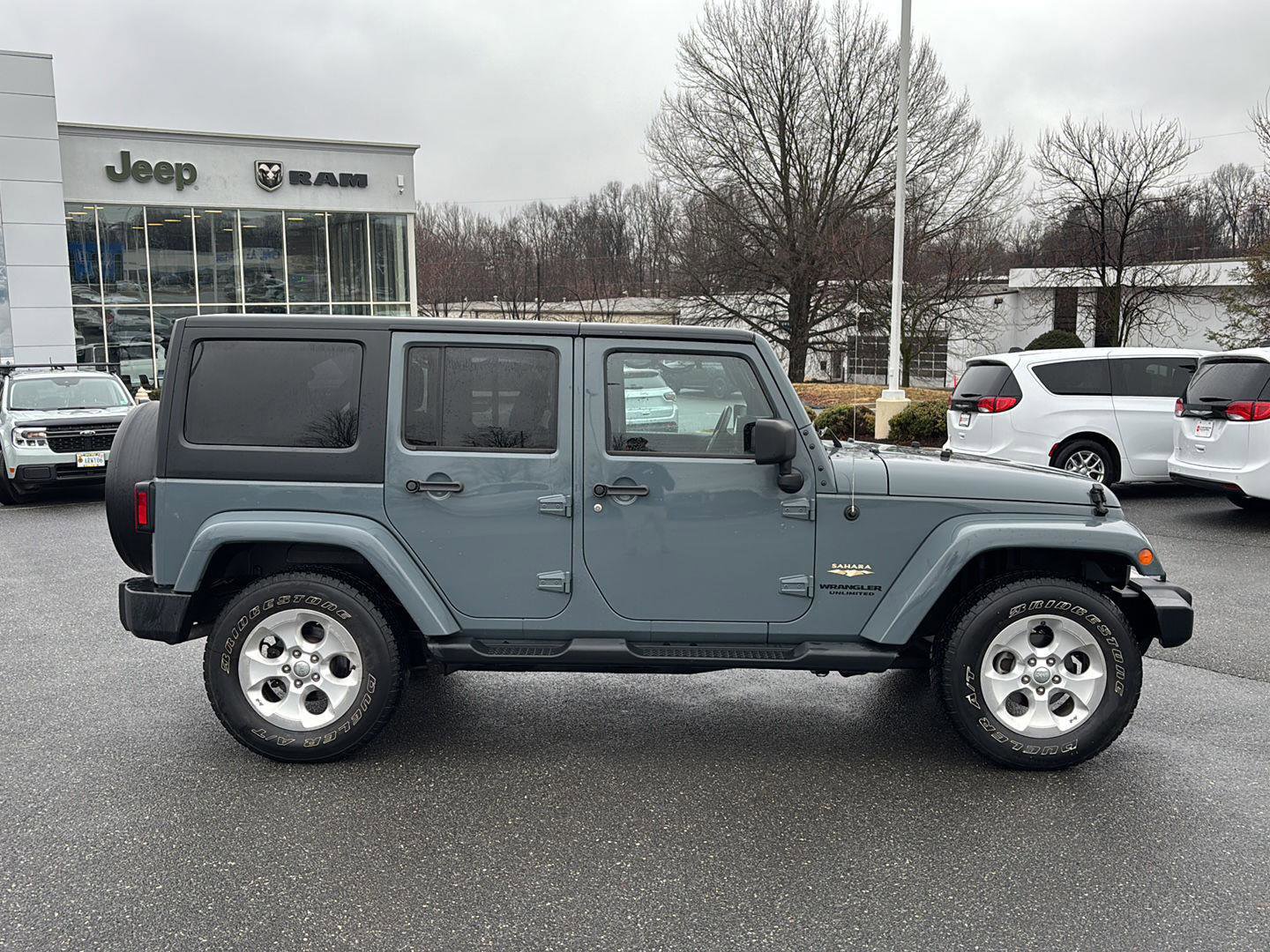 Used 2015 Jeep Wrangler Unlimited Sahara w/ Connectivity Group image 4