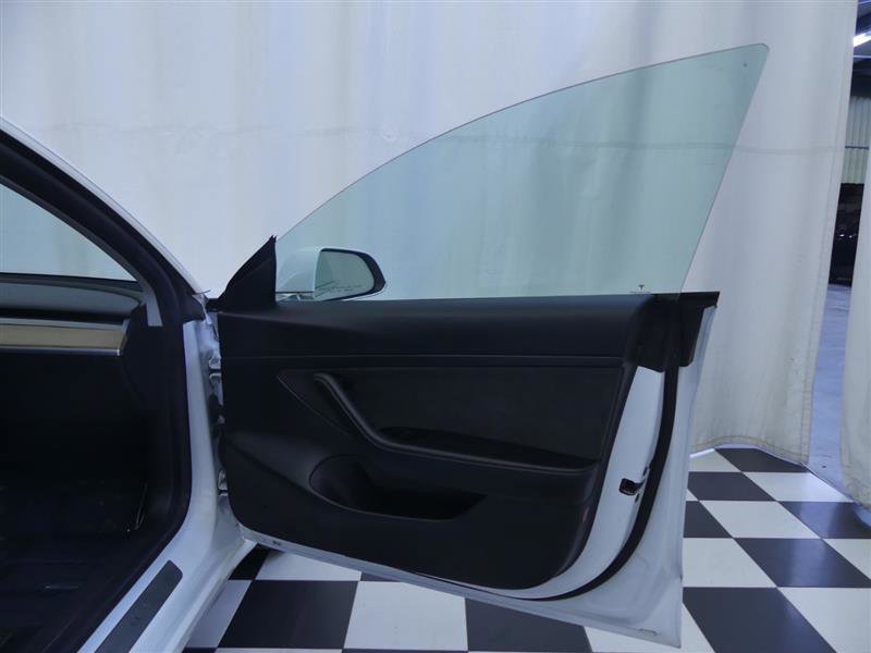 Used 2019 Tesla Model 3 Standard Range Plus image 26