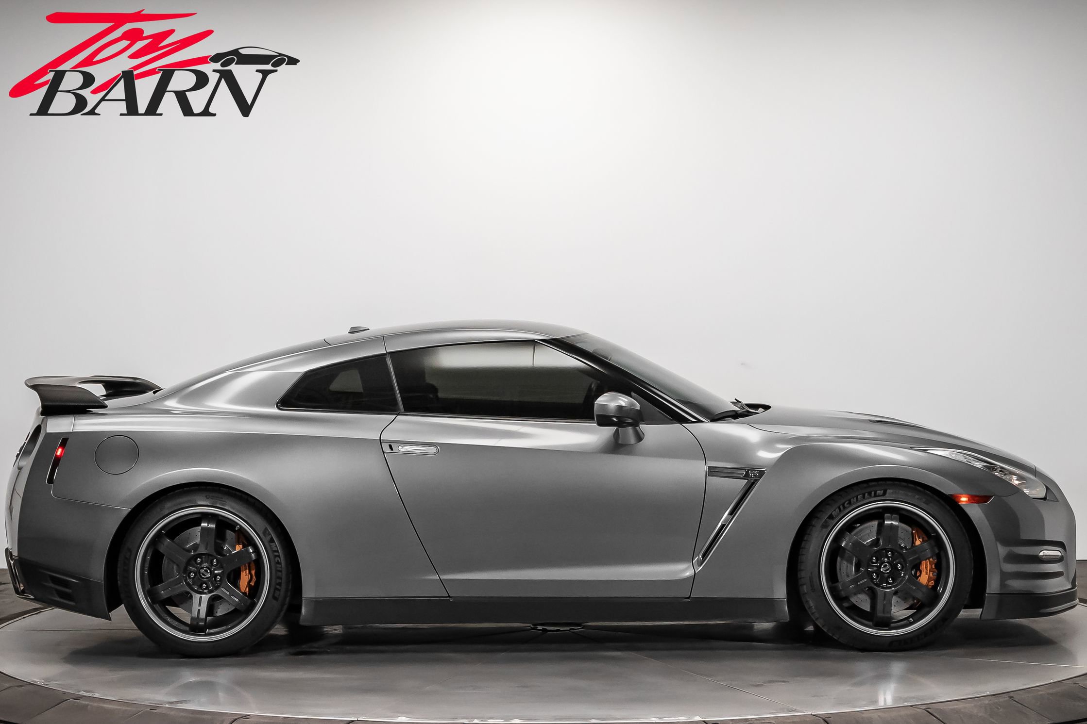 Used 2013 Nissan GT-R Black Edition image 6