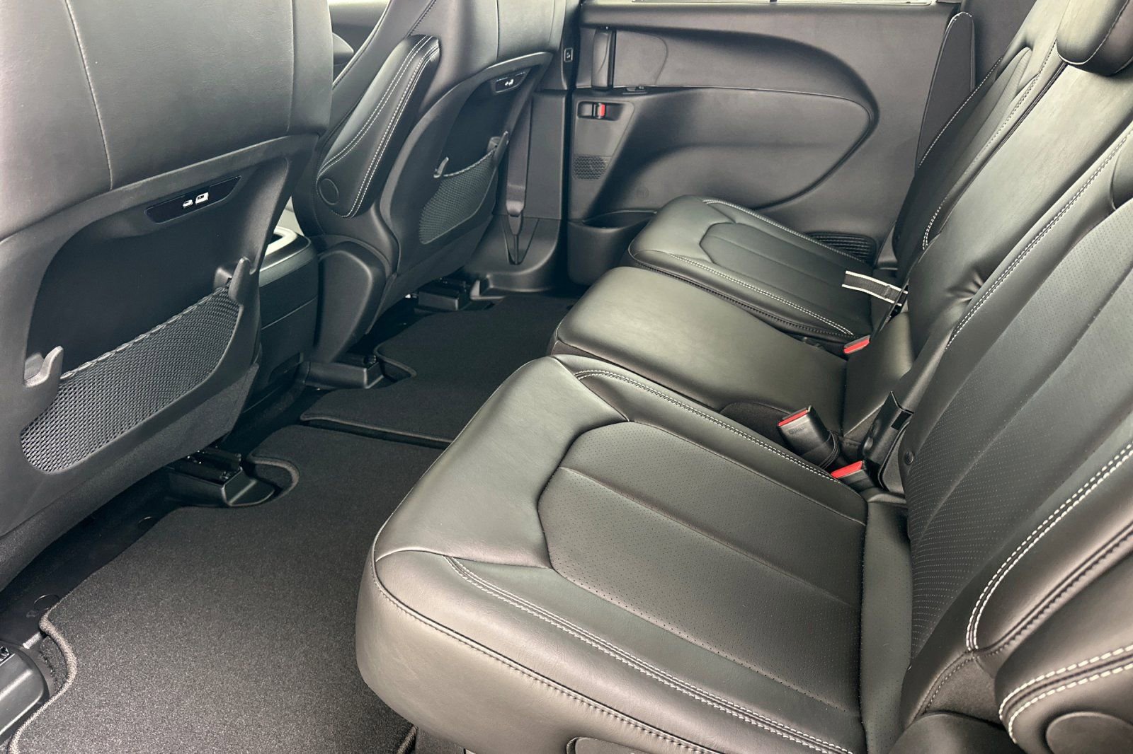 New 2026 Chrysler Pacifica Select image 13
