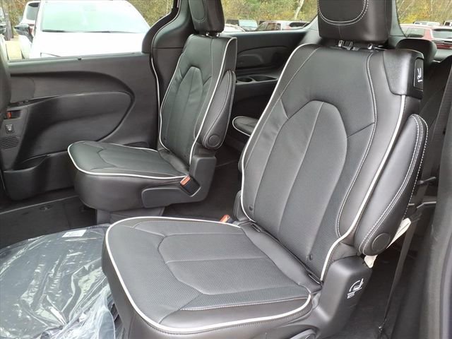 New 2026 Chrysler Pacifica Limited w/ S Appearance Package image 10
