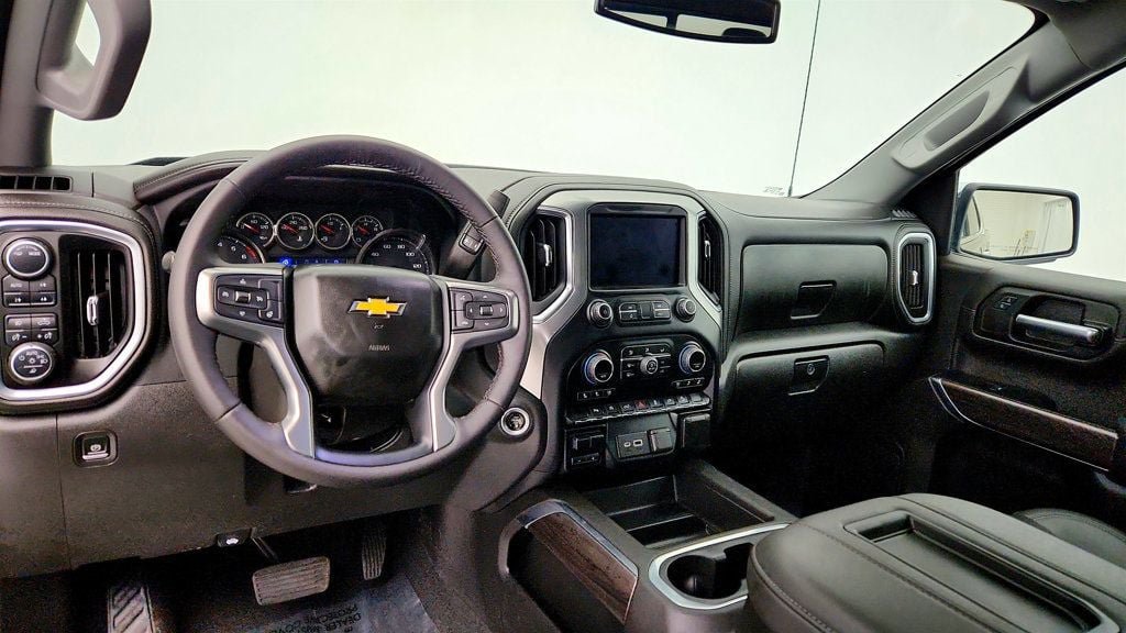 Used 2022 Chevrolet Silverado 1500 LTZ AWD/4WD image 12
