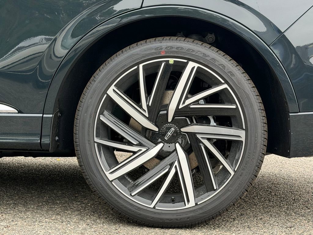 New 2026 Lincoln Aviator Black Label w/ Dynamic Handling Package AWD/4WD image 5