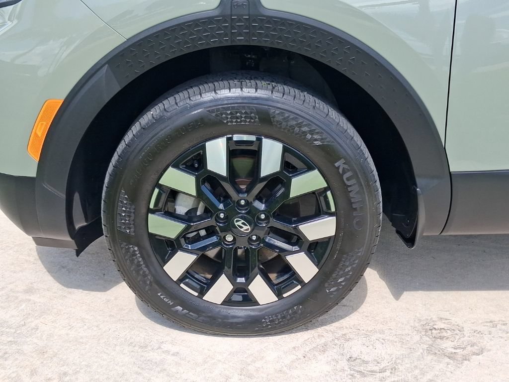 Used 2025 Hyundai Santa Cruz SEL FWD image 3