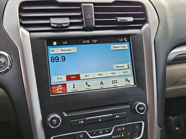 Used 2017 Ford Fusion SE w/ Fusion SE Technology Package image 12