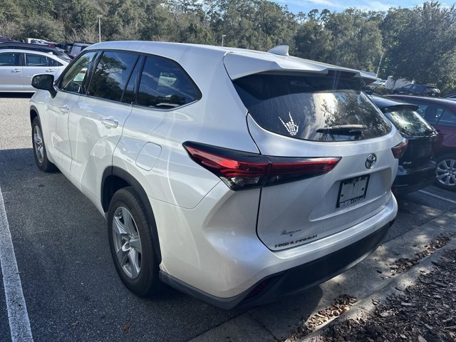 Used 2020 Toyota Highlander LE image 3