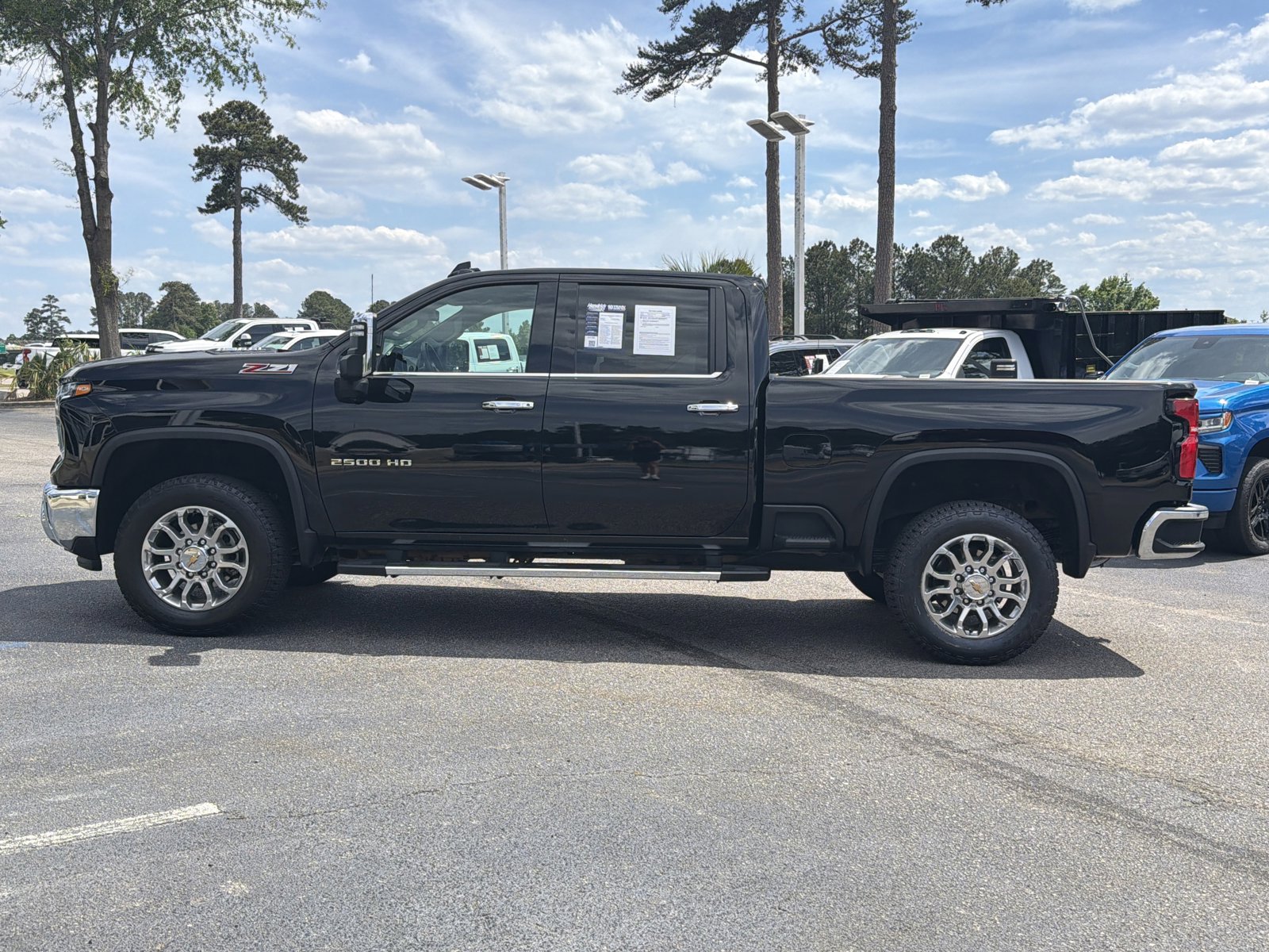 Used 2025 Chevrolet Silverado 2500 LTZ w/ LTZ Plus Package AWD/4WD image 10