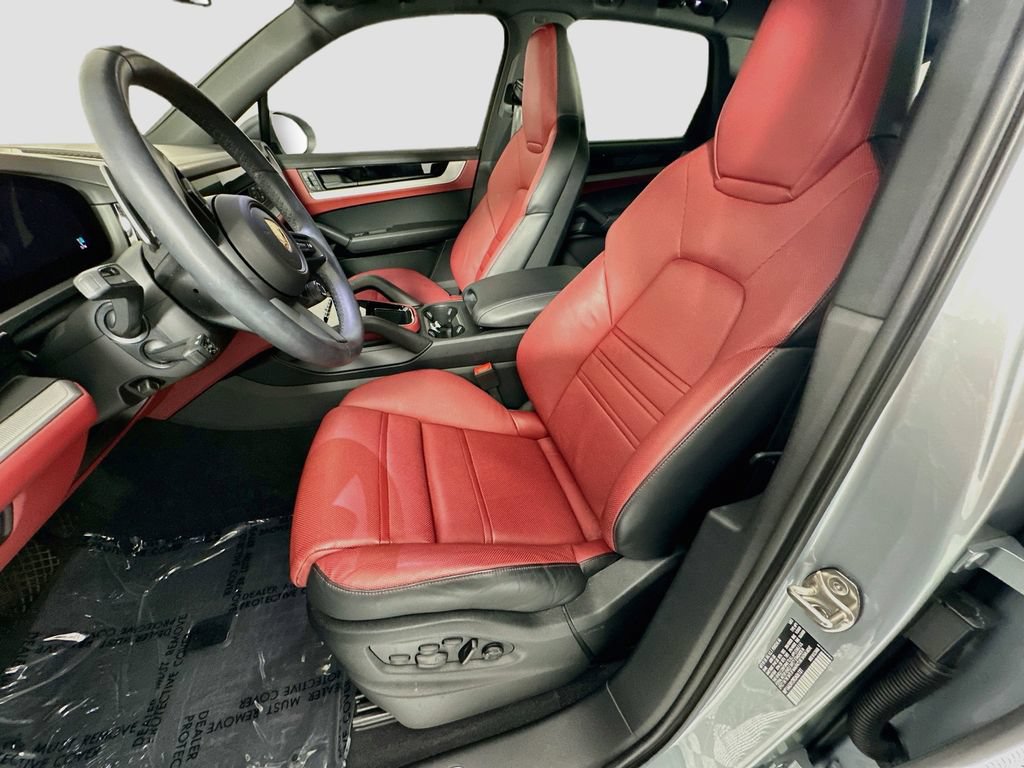 Certified 2024 Porsche Cayenne AWD/4WD image 5