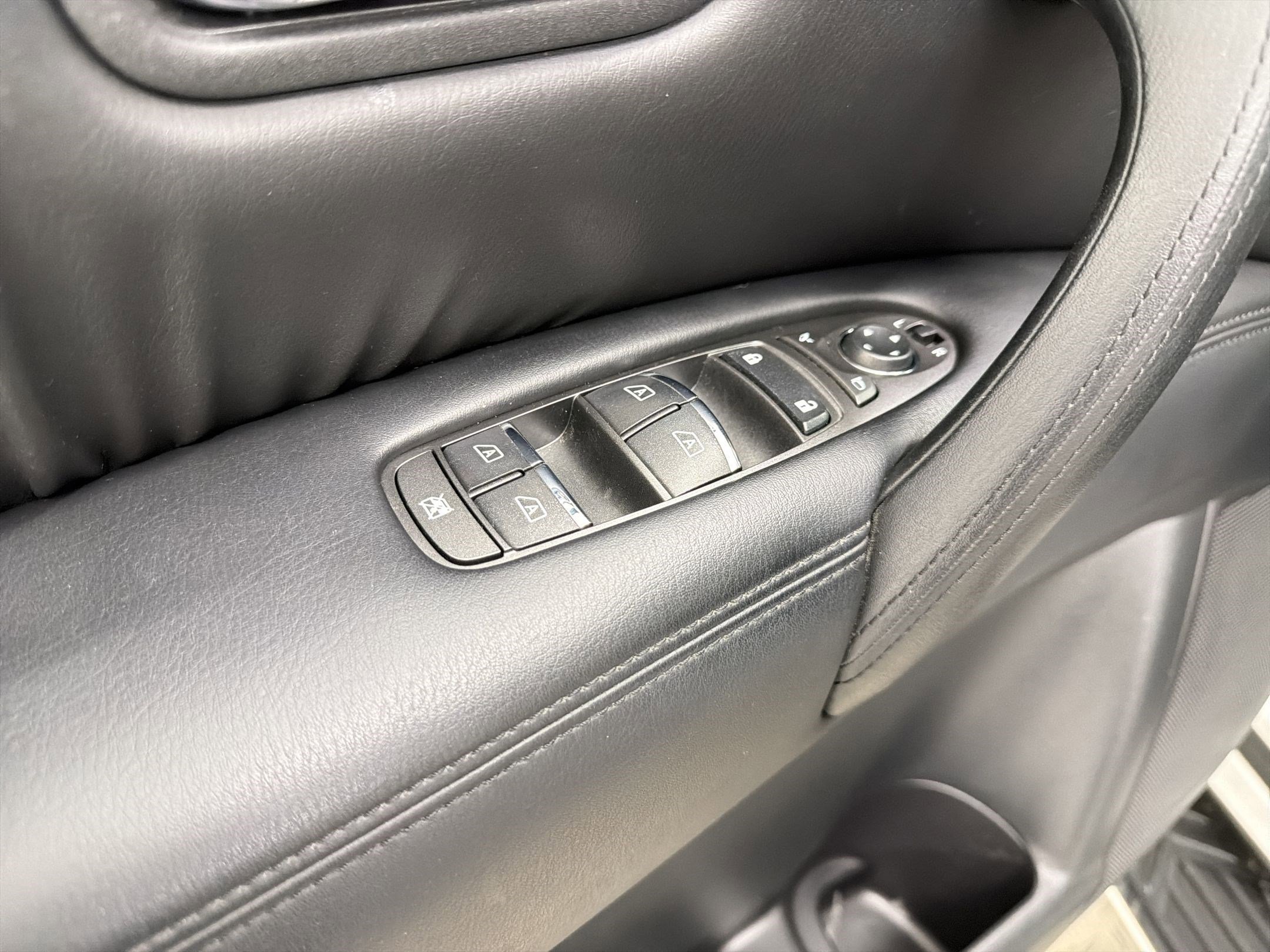 Used 2023 Nissan Armada SV w/ Cargo Package image 12