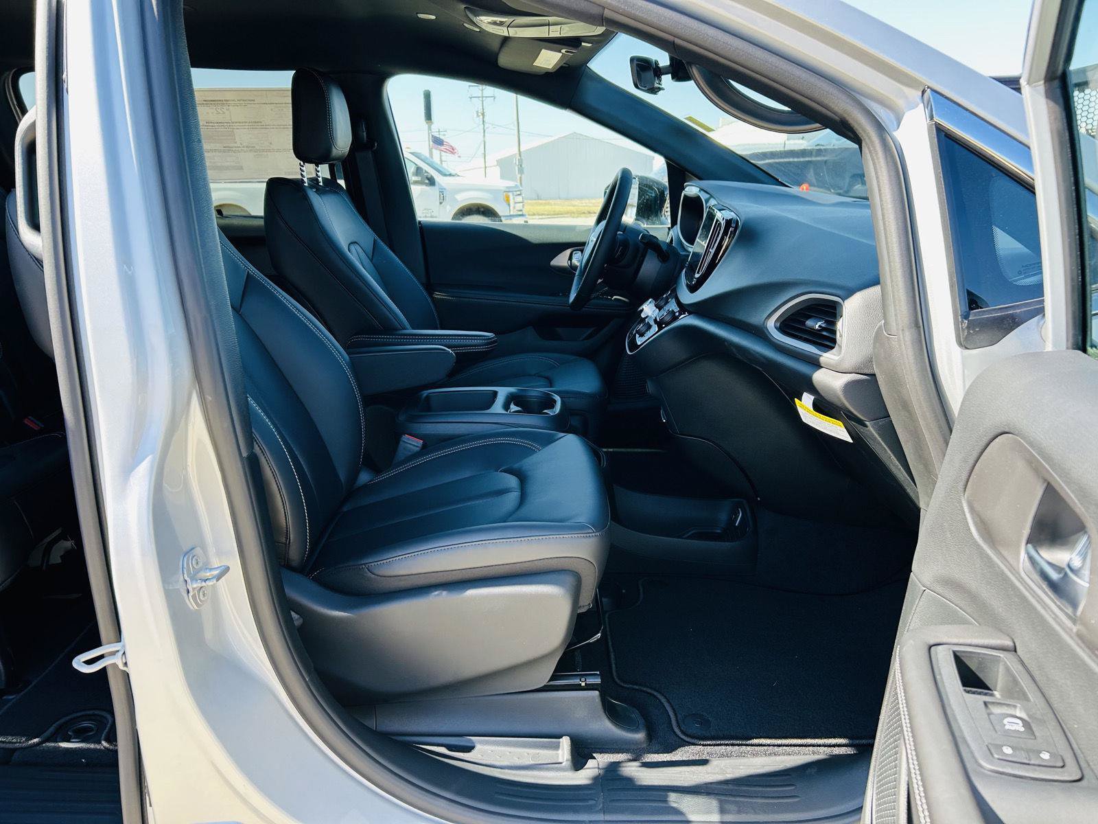 New 2026 Chrysler Voyager LX FWD image 32