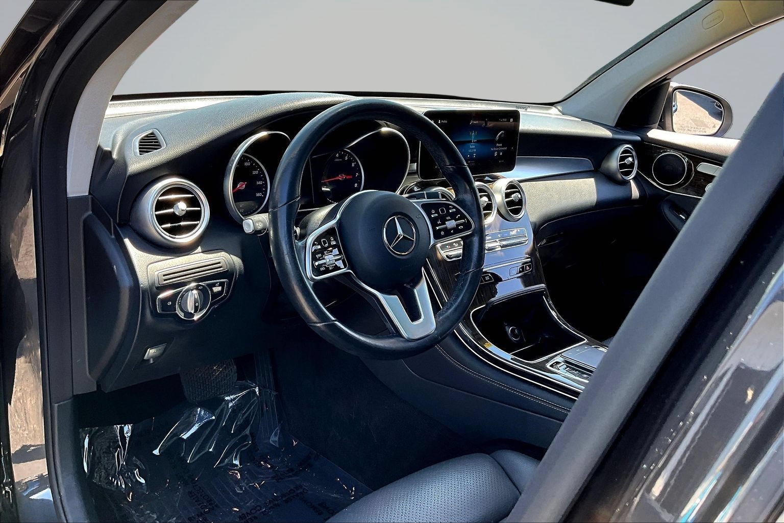 Used 2021 Mercedes-Benz GLC 300 w/ Premium Package image 20