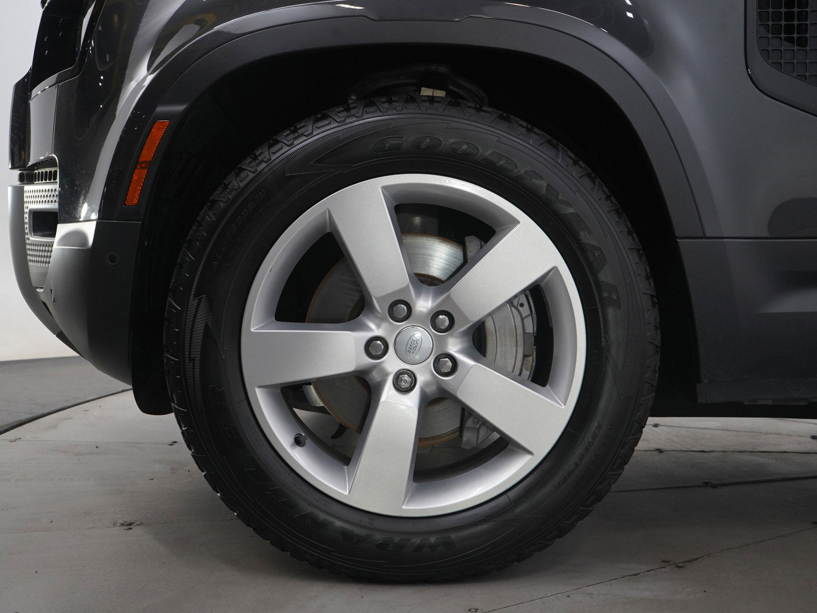 Used 2023 Land Rover Defender 130 First Edition image 32