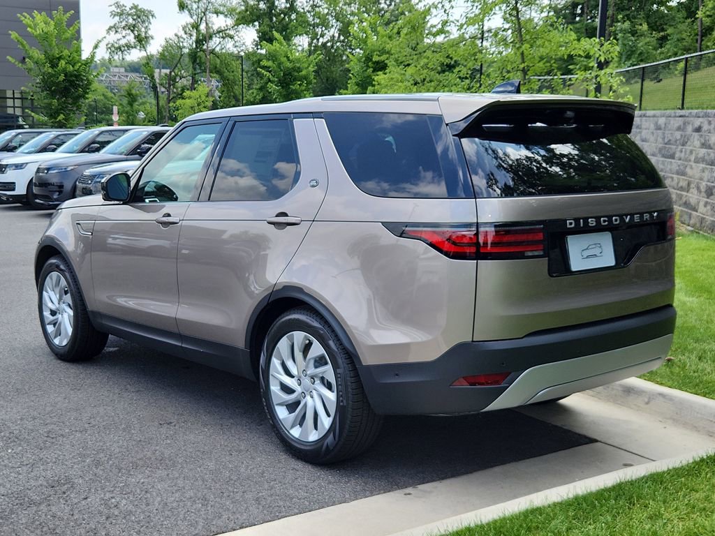 Certified 2025 Land Rover Discovery S image 12