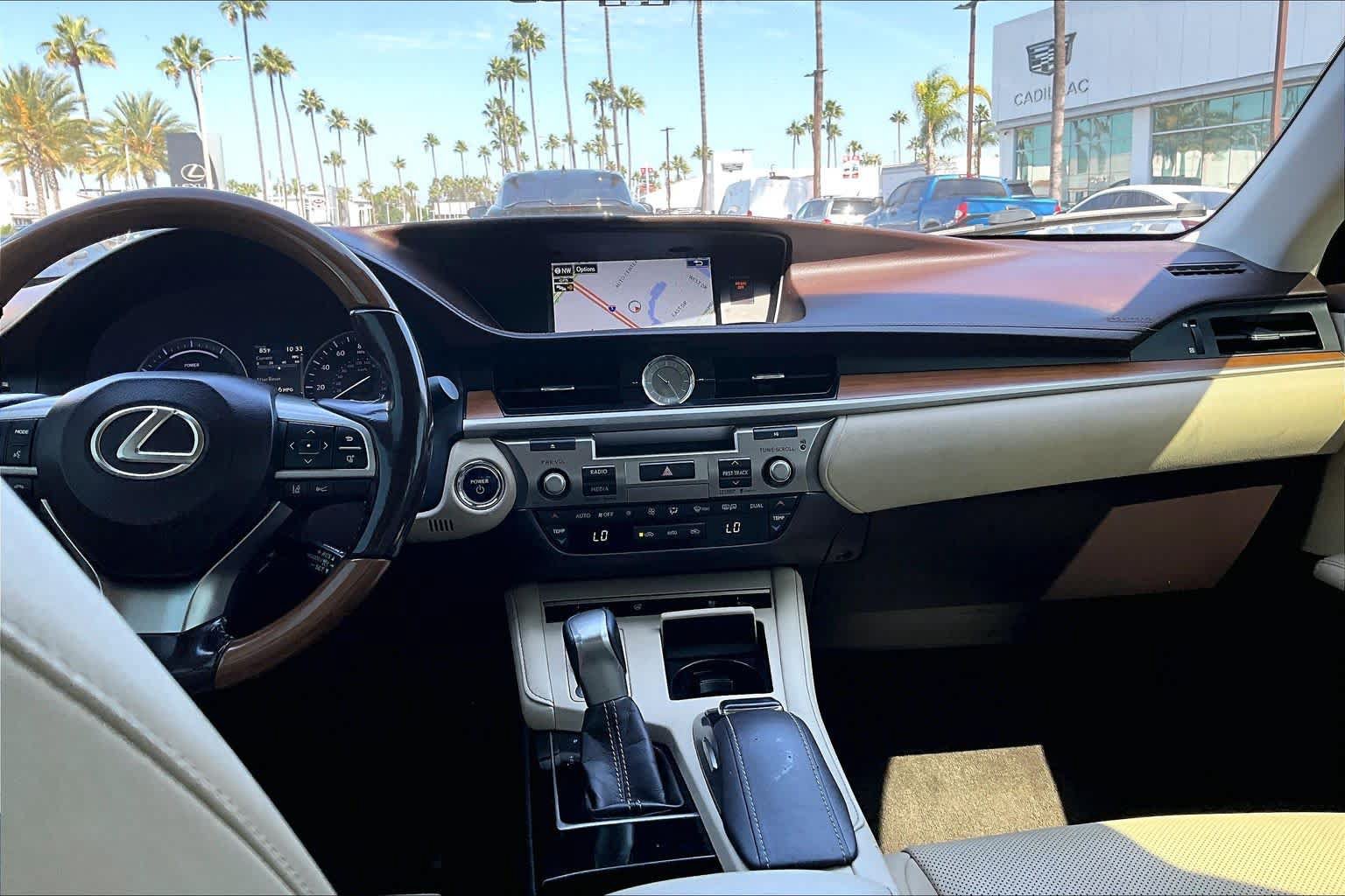 Used 2016 Lexus ES 300h w/ Navigation System Package FWD image 33