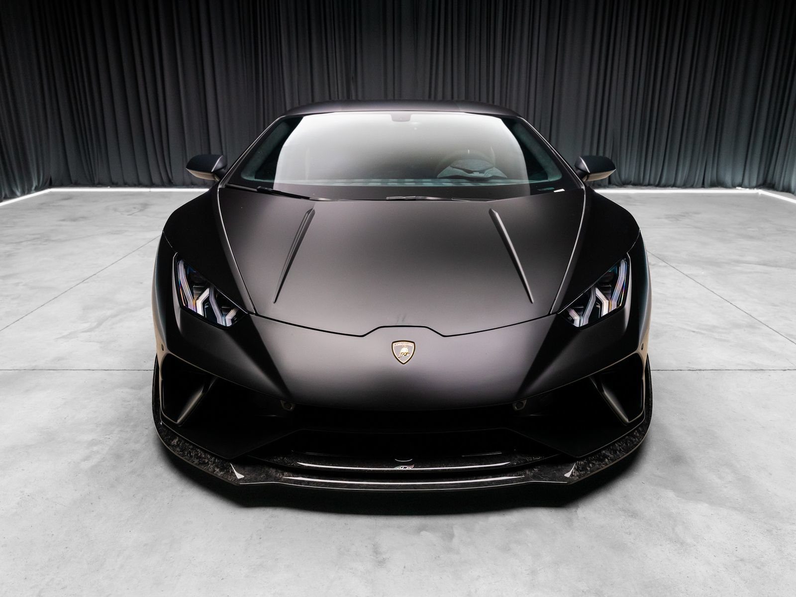 Used 2018 Lamborghini Huracan Performante AWD/4WD image 9