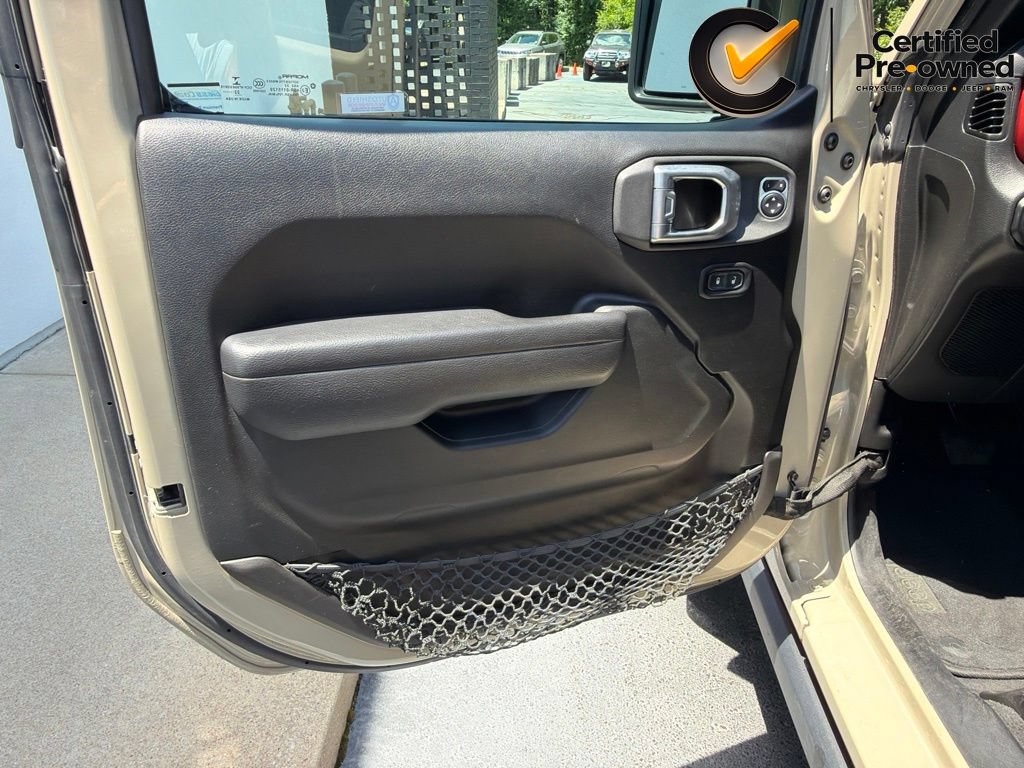 Certified 2022 Jeep Wrangler Unlimited Rubicon w/ Dual Top Group AWD/4WD image 41