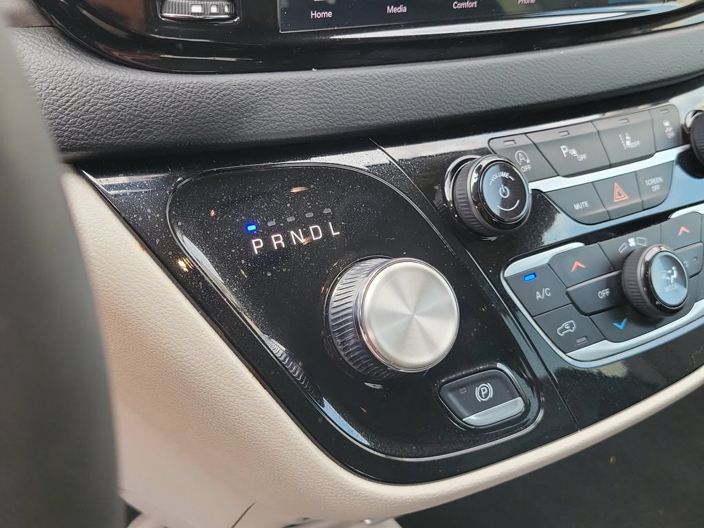 Used 2023 Chrysler Pacifica Touring-L FWD image 32