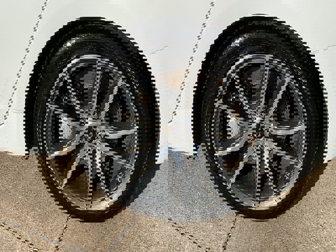 Used 2025 Genesis G70 2.5T image 8