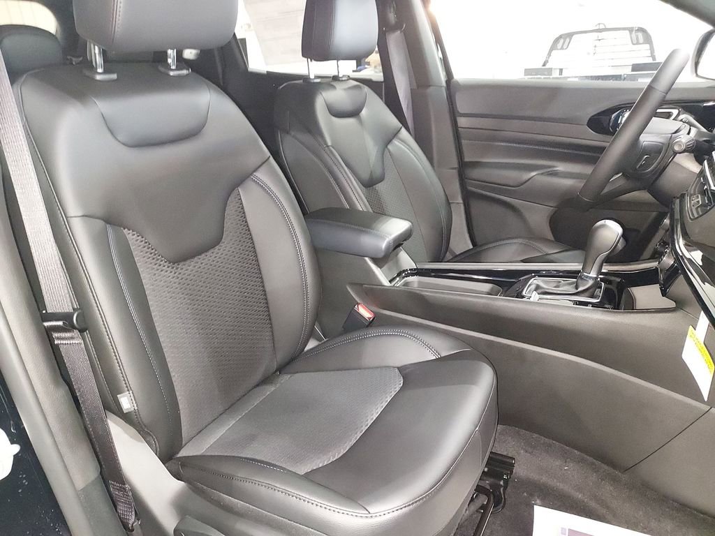 New 2026 Jeep Compass Latitude image 27