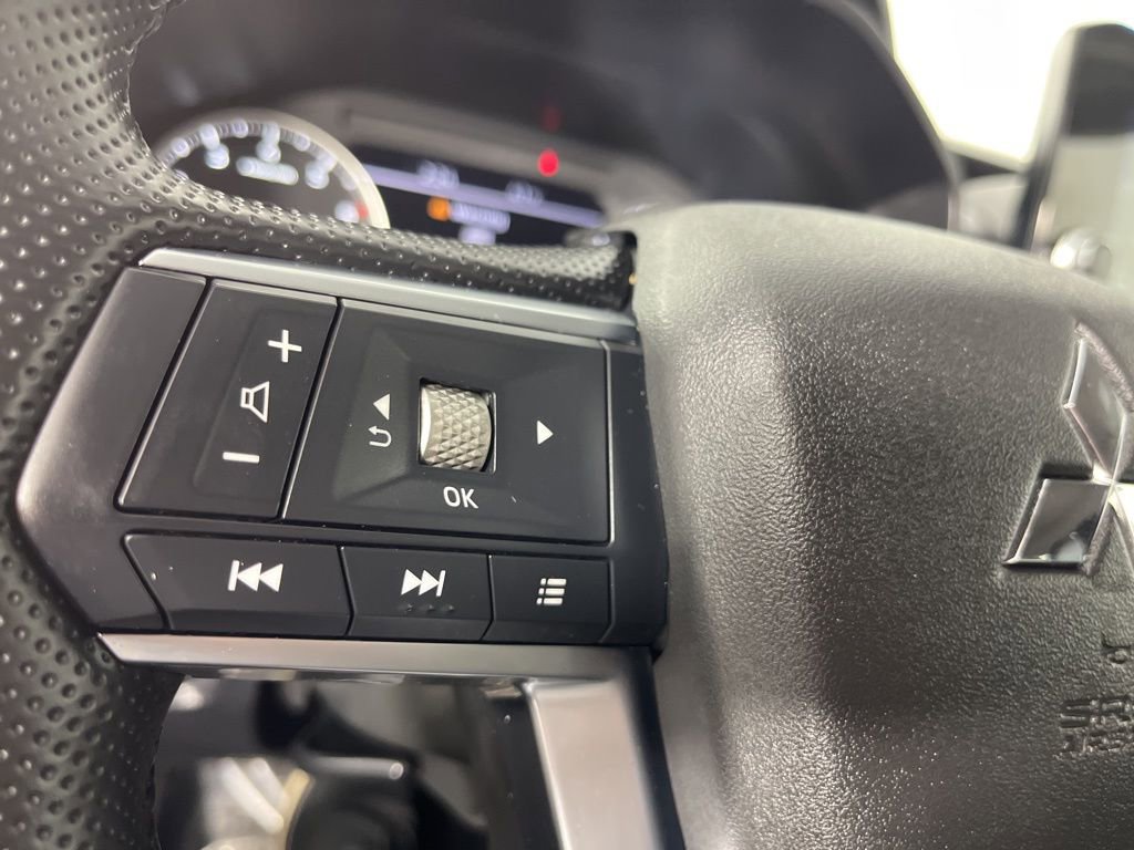 Used 2024 Mitsubishi Outlander SE image 24
