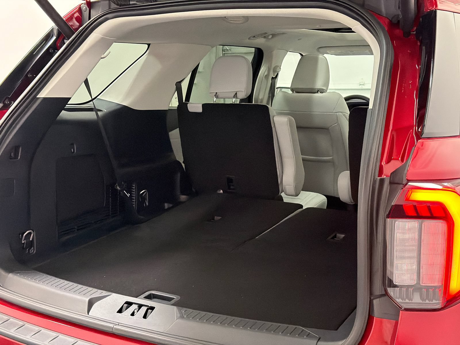 New 2026 Ford Explorer Platinum w/ LUX Leather Package AWD/4WD image 9