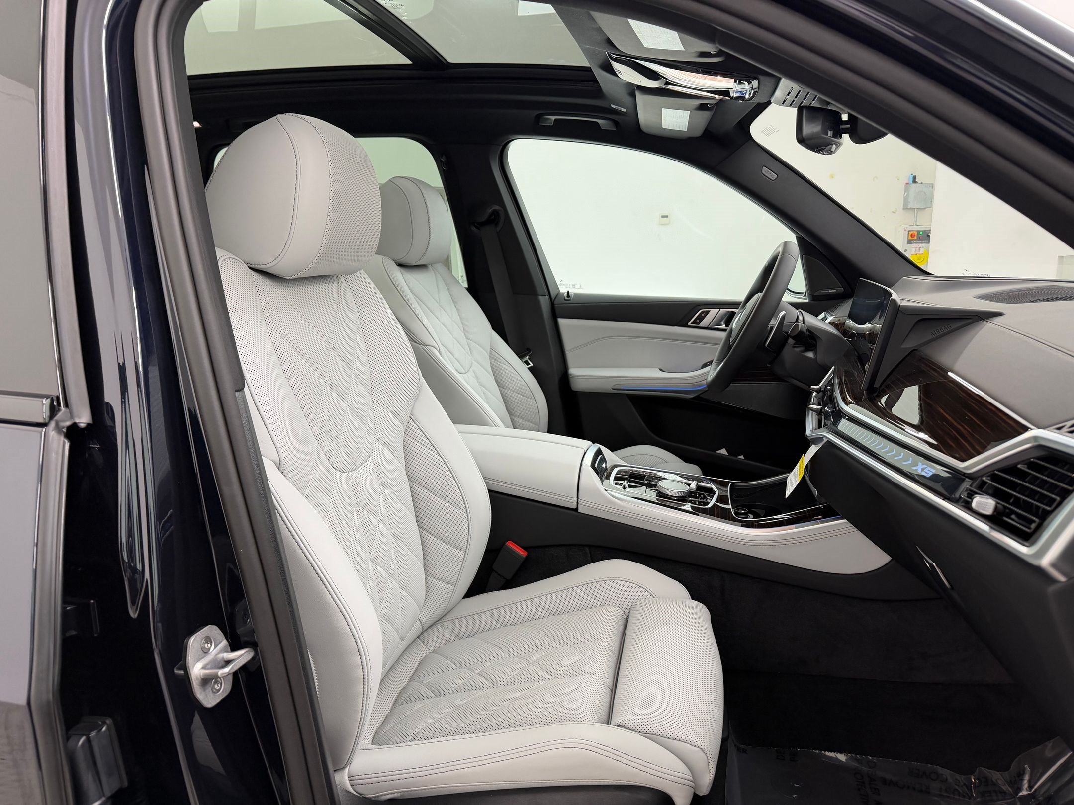New 2026 BMW X5 xDrive50e w/ M Sport Package AWD/4WD image 29