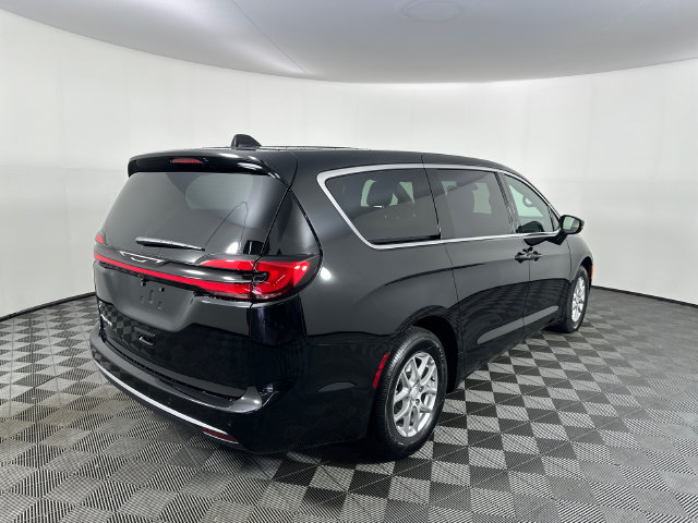 New 2027 Chrysler Pacifica Select FWD image 27