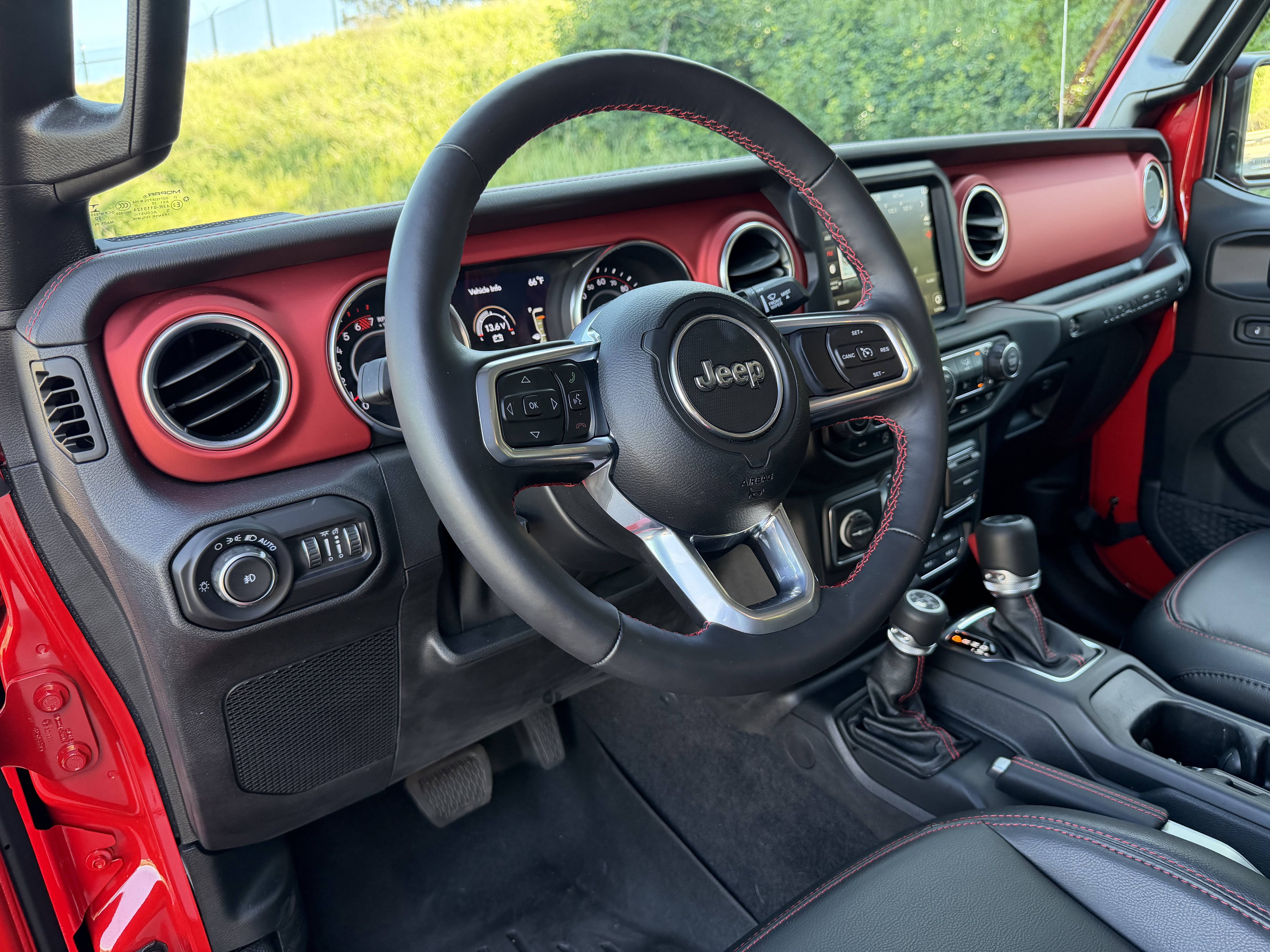 Used 2021 Jeep Wrangler Unlimited Rubicon AWD/4WD image 26