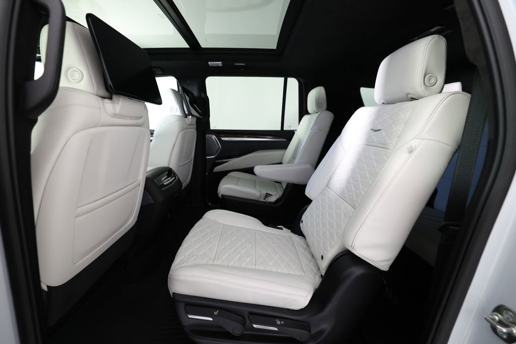 Used 2026 Cadillac Escalade ESV Platinum Sport w/ LPO, ONYX Package AWD/4WD image 16