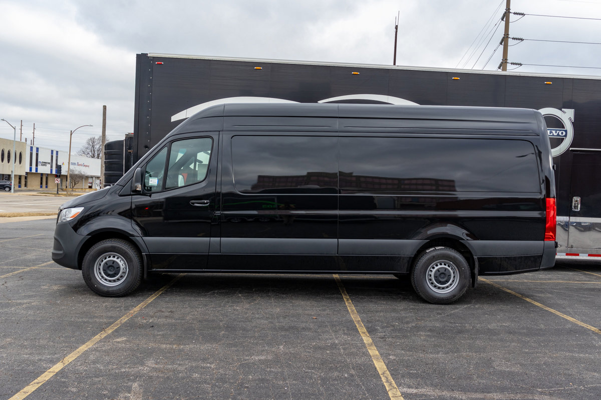 Used 2024 Mercedes-Benz Sprinter 2500 image 4