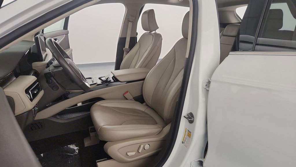 Used 2022 Lincoln Nautilus Reserve image 13