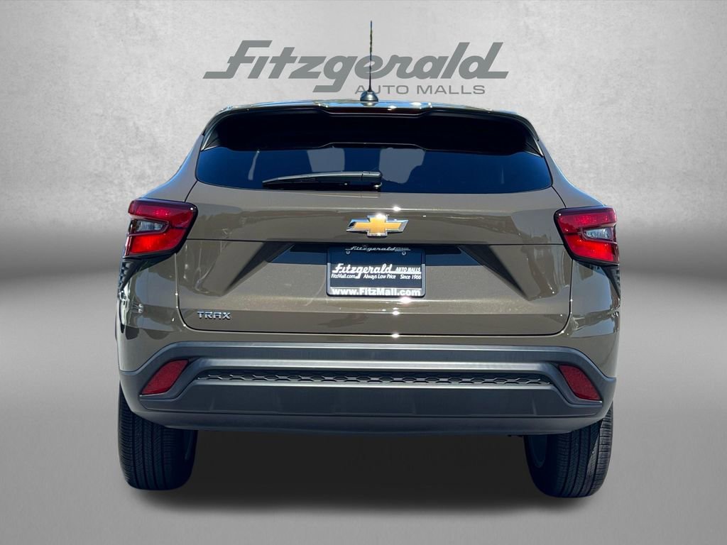 Used 2024 Chevrolet Trax LS w/ LS Convenience Package FWD image 8