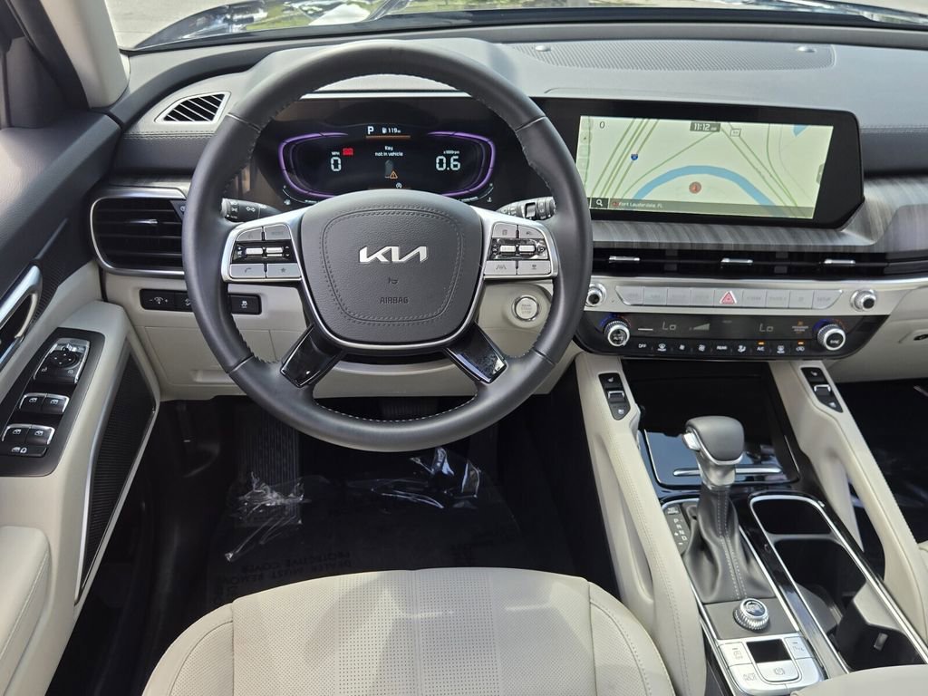 Used 2025 Kia Telluride EX w/ EX Captain's Chair Package FWD image 12