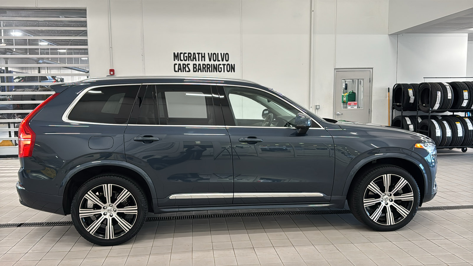 Used 2025 Volvo XC90 T8 Plus w/ Protection Package AWD/4WD image 4