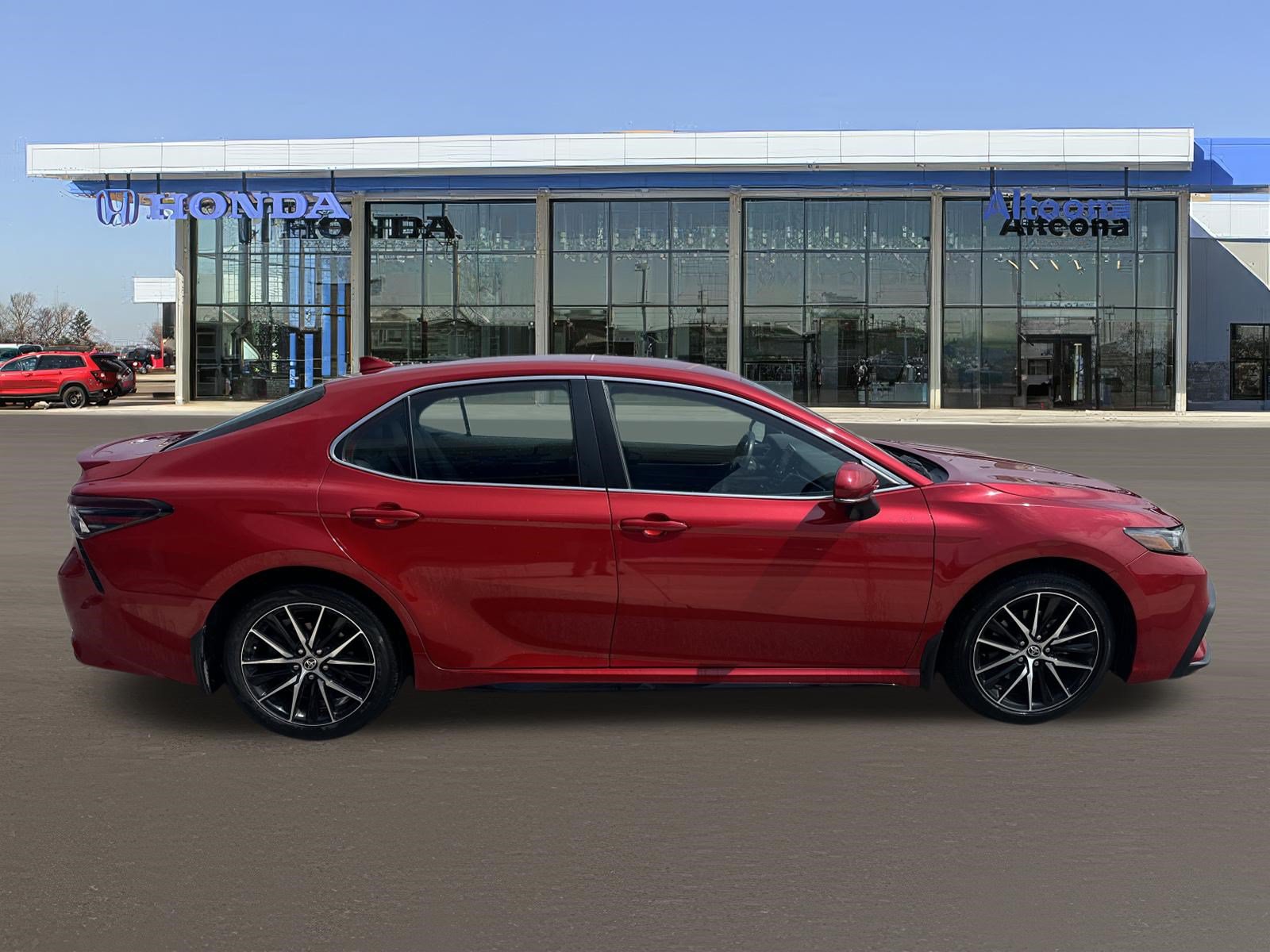 Used 2024 Toyota Camry SE FWD image 5