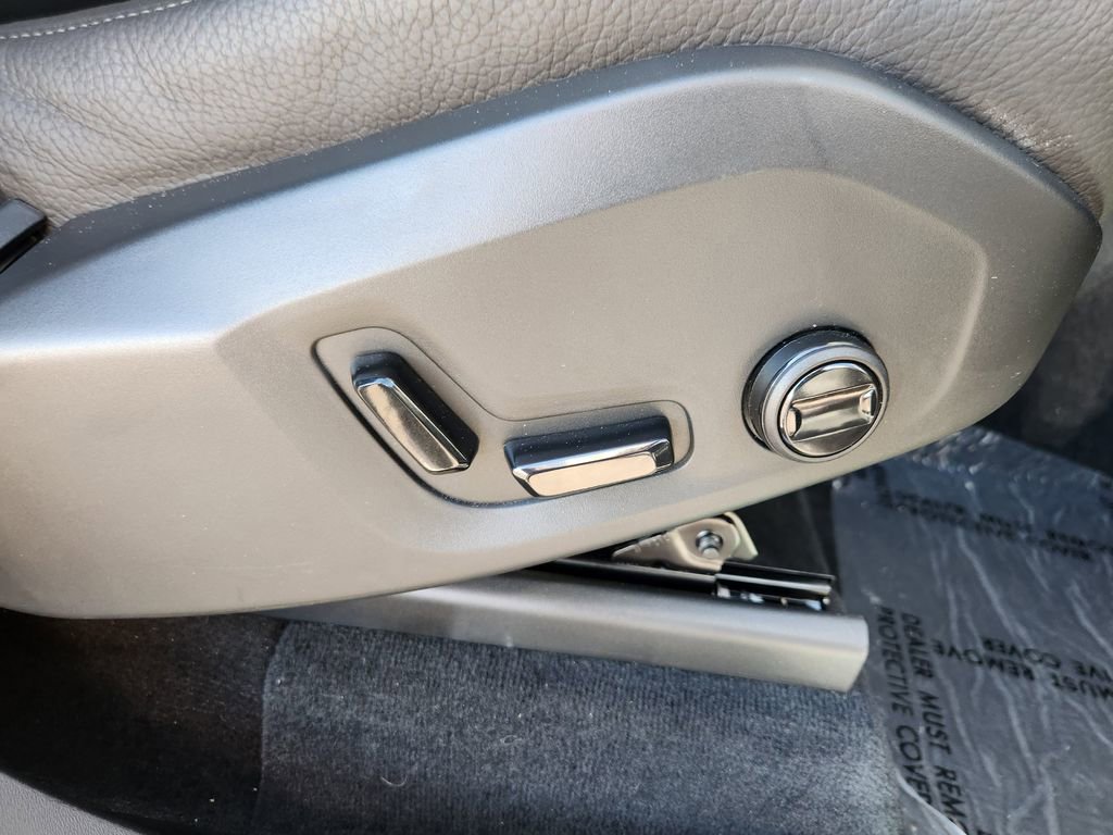 New 2025 Volvo XC90 B5 Plus w/ Protection Package Premier image 20