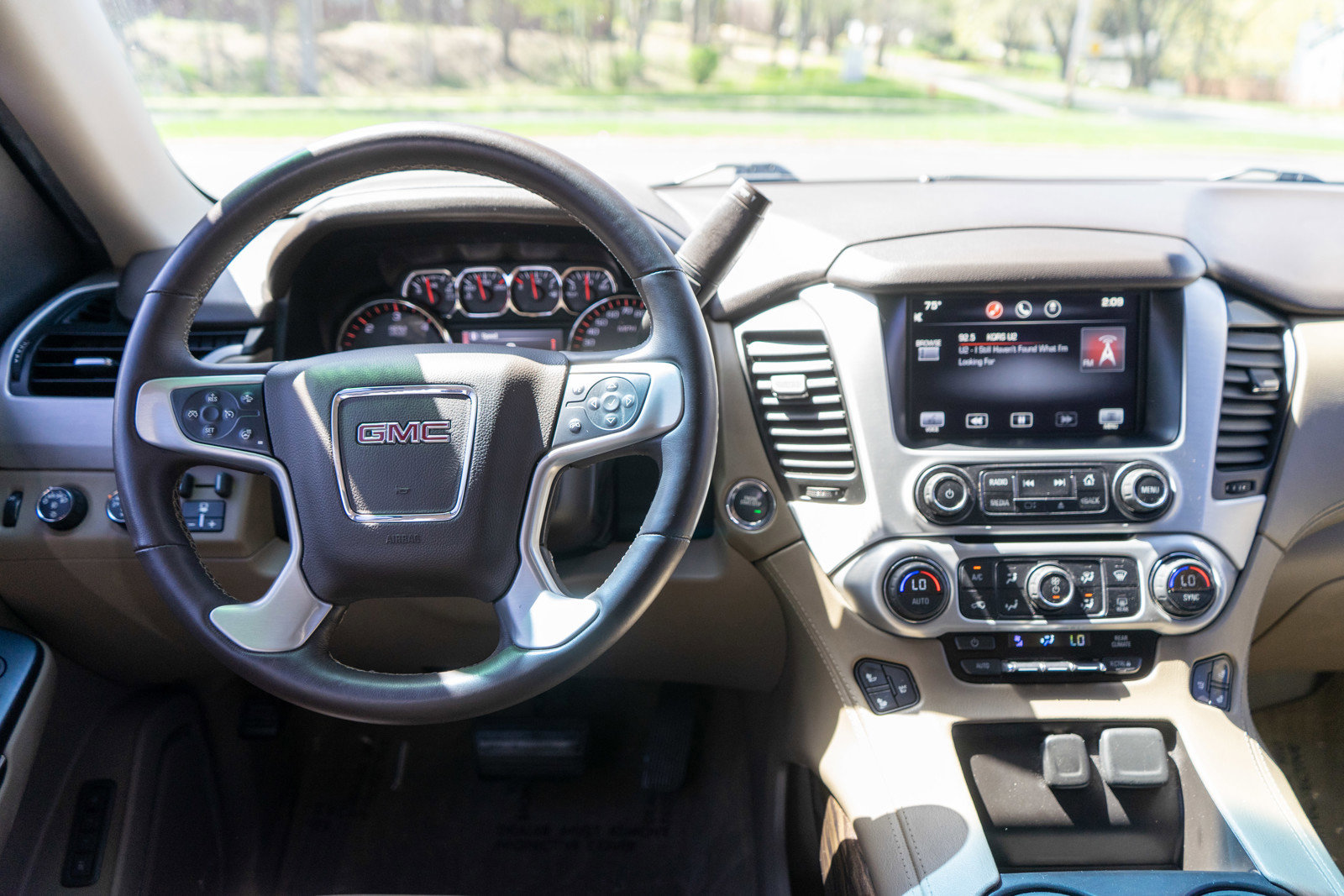 Used 2015 GMC Yukon XL SLT w/ HD Trailering Package AWD/4WD image 13