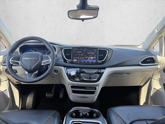 Used 2023 Chrysler Pacifica Touring-L FWD image 14