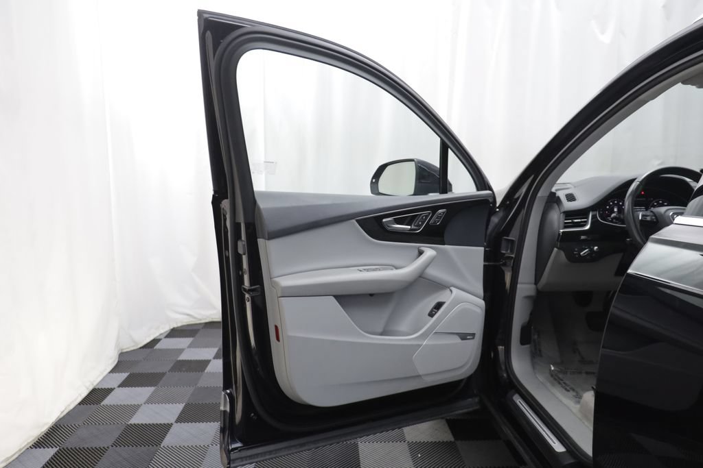 Used 2019 Audi Q7 3.0T Prestige w/ Prestige Package AWD/4WD image 4