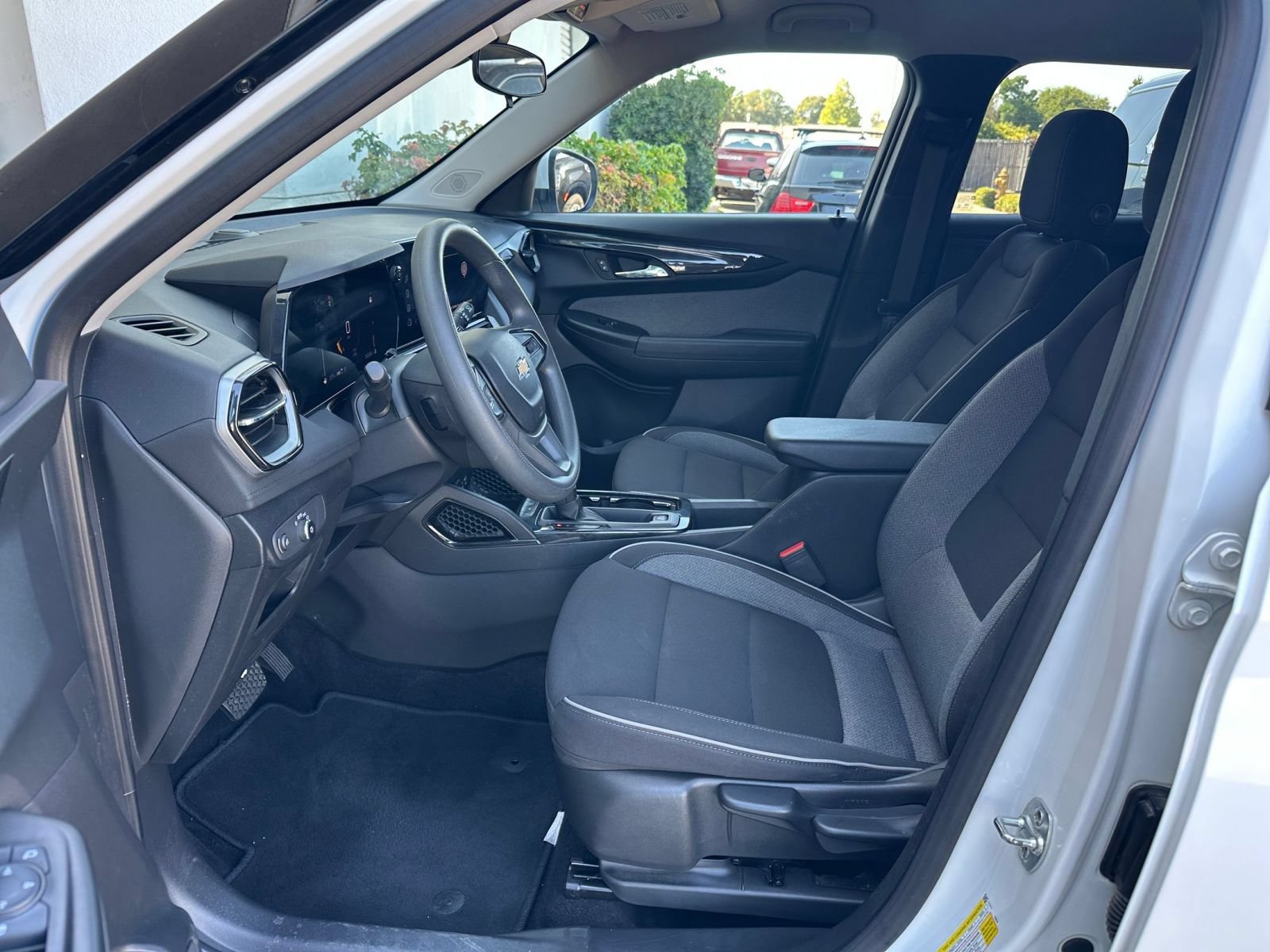 Used 2025 Chevrolet TrailBlazer LT w/ Driver Confidence Package AWD/4WD image 25