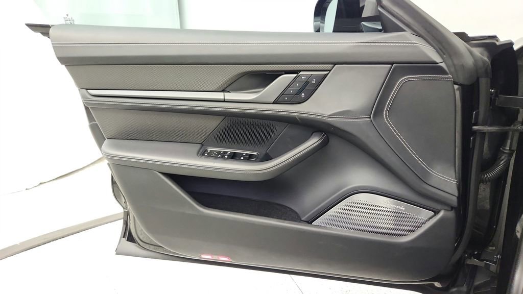 Used 2023 Porsche Taycan GTS image 27