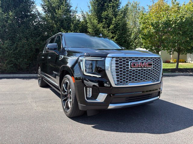 Certified 2023 GMC Yukon XL Denali w/ Denali Reserve Package AWD/4WD image 11