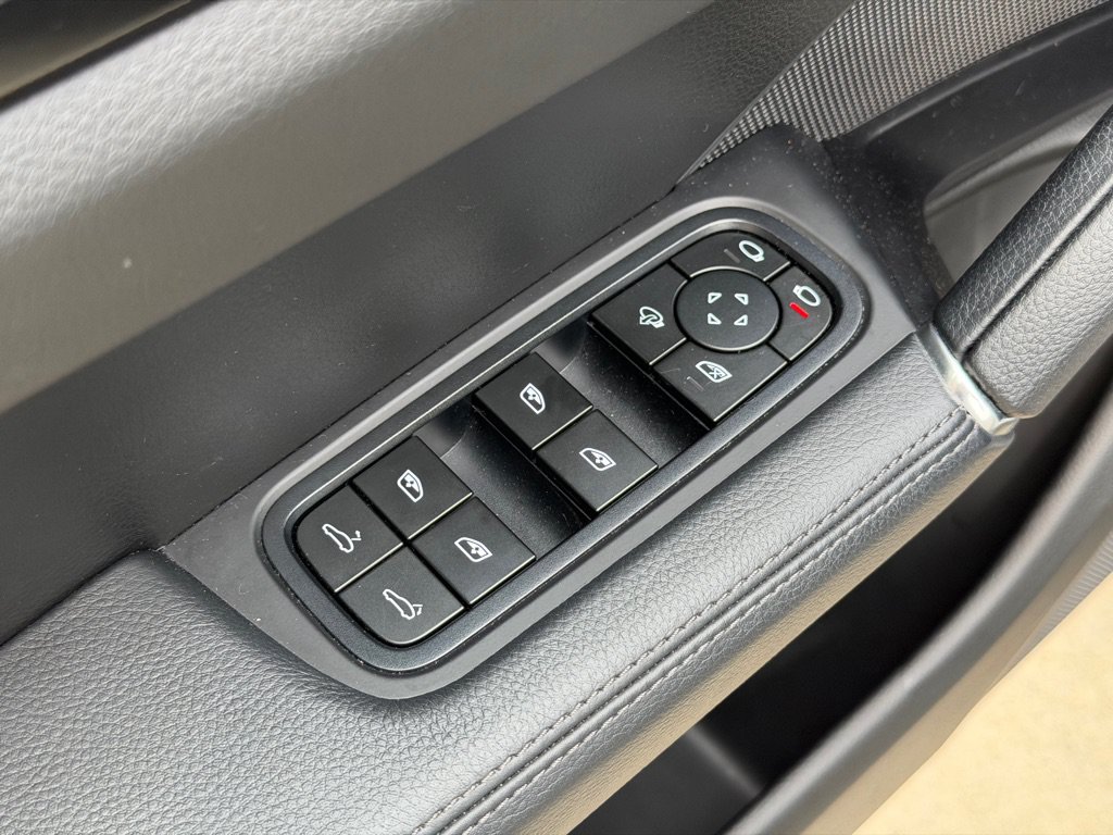 Used 2023 Porsche Cayenne AWD/4WD image 25